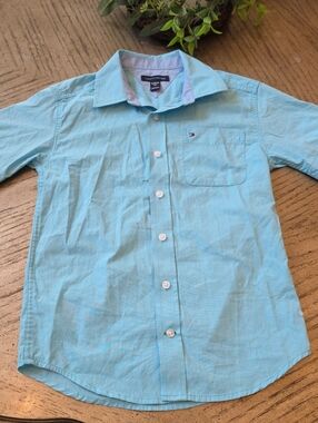 Tommy Hilfiger  Light Blue Button-Down Shirt Short Sleeve Size 8 Boys